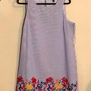 Sleeveless blue an white dress with flower design